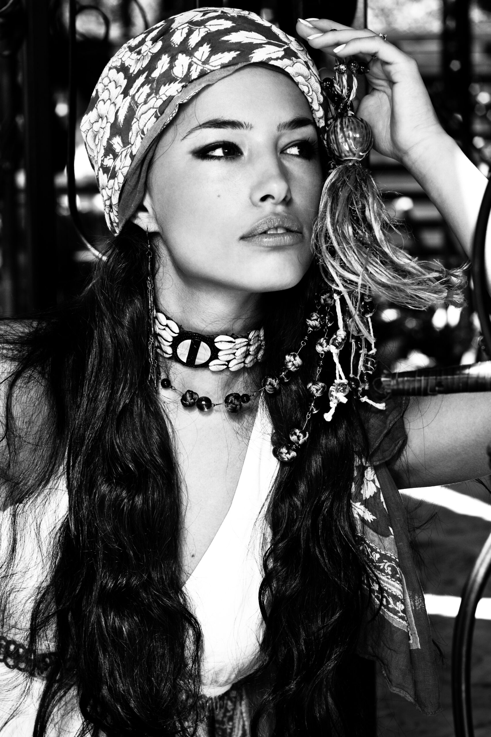 Beautiful,Woman,In,Oriental,Clothes,,Black,And,White
